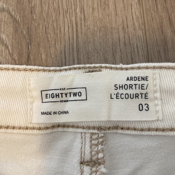 Women’s white jean shorts - Picture 3 of 4